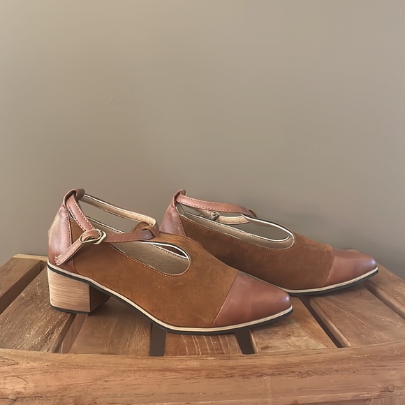 Unknown Shoes - Brand unknown, brown buckle shoes
